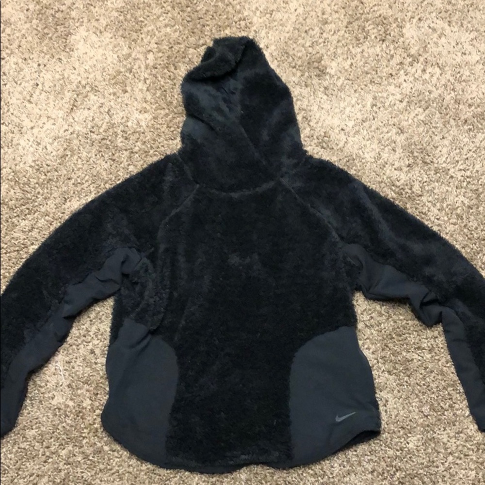 Women’s Nike fleece pullover-hardly warn!